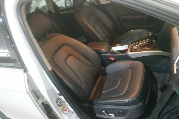 Used Audi A4 2014 40 TFSI allroad quattro plus version Right Front Seat