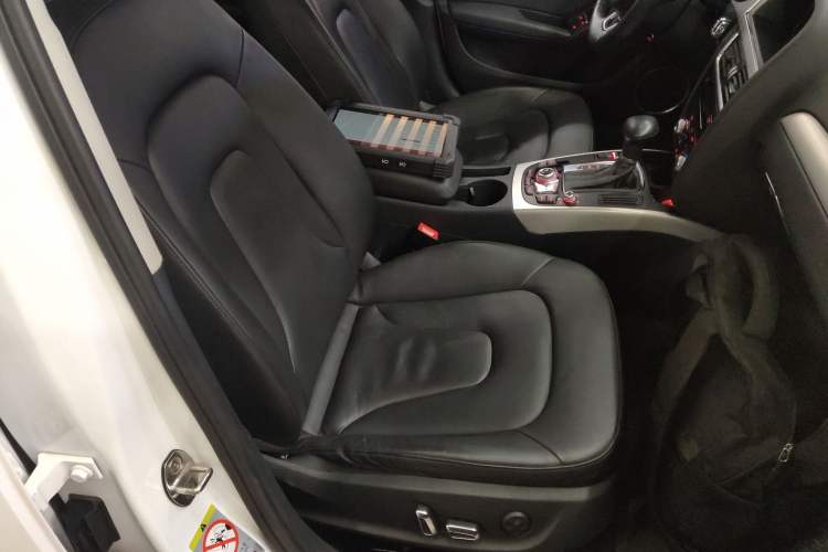 Used Audi A4 2014 40 TFSI allroad quattro plus version Right Front Seat