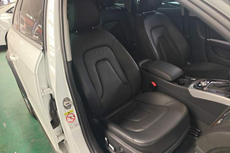 Used Audi A4 2014 40 TFSI allroad quattro plus version Right Front Seat