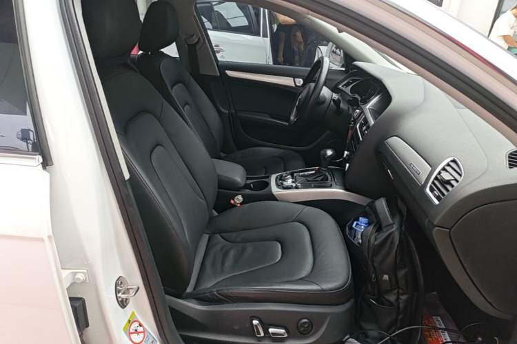 Used Audi A4 2014 40 TFSI allroad quattro plus version Right Front Seat