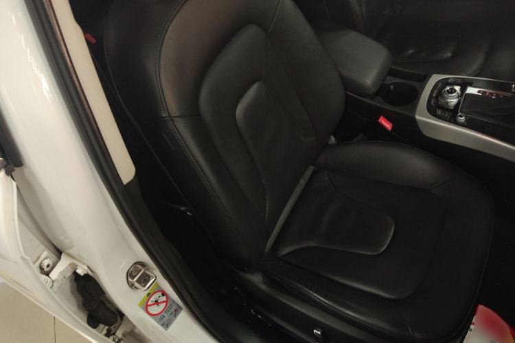 Used Audi A4 2014 40 TFSI allroad quattro plus version Right Front Seat