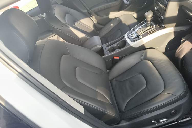 Used Audi A4 2014 40 TFSI allroad quattro plus version Right Front Seat