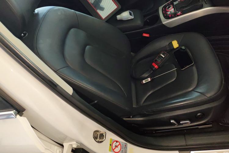 Used Audi A4 2014 40 TFSI allroad quattro plus version Right Front Seat