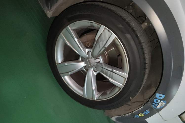Used Audi A4 2014 40 TFSI allroad quattro plus version Right Front Wheel Hub