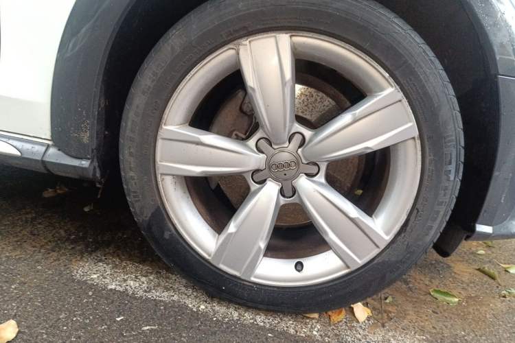 Used Audi A4 2014 40 TFSI allroad quattro plus version Right Front Wheel Hub
