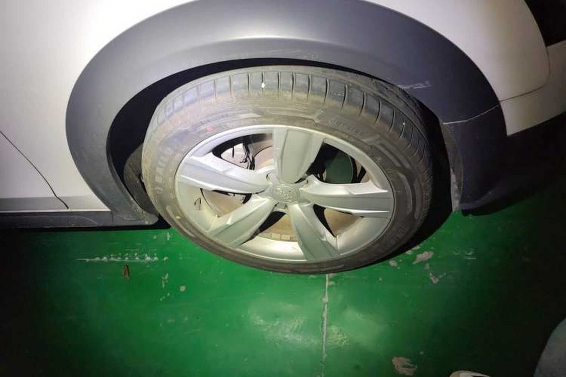 Used Audi A4 2014 40 TFSI allroad quattro plus version Right Front Wheel Hub