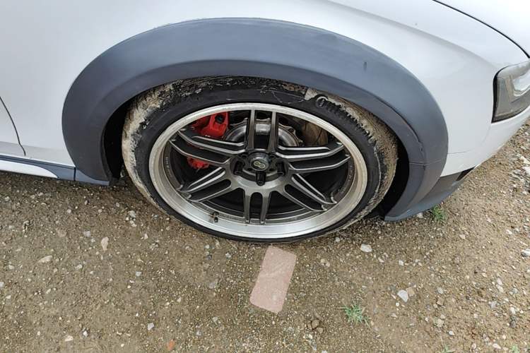 Used Audi A4 2014 40 TFSI allroad quattro plus version Right Front Wheel Hub