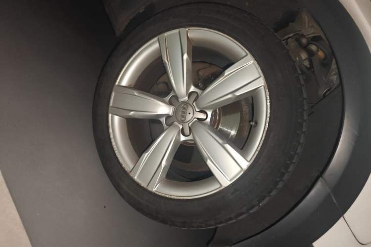 Used Audi A4 2014 40 TFSI allroad quattro Right Front Wheel Hub