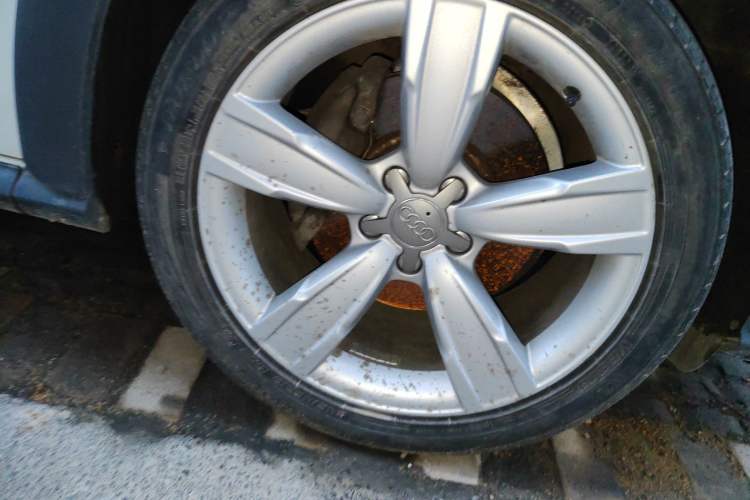Used Audi A4 2014 40 TFSI allroad quattro plus version Right Front Wheel Hub