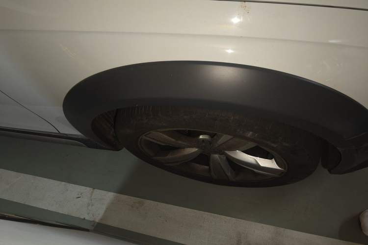 Used Audi A4 2014 40 TFSI allroad quattro plus version Right Front Wheel Hub