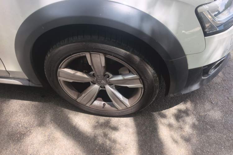 Used Audi A4 2014 40 TFSI allroad quattro plus version Right Front Wheel Hub