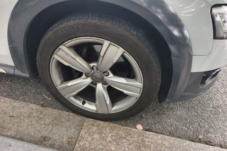 Used Audi A4 2014 40 TFSI allroad quattro plus version Right Front Wheel Hub