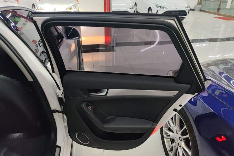 Used Audi A4 2014 40 TFSI allroad quattro plus version Right Rear Door Interior