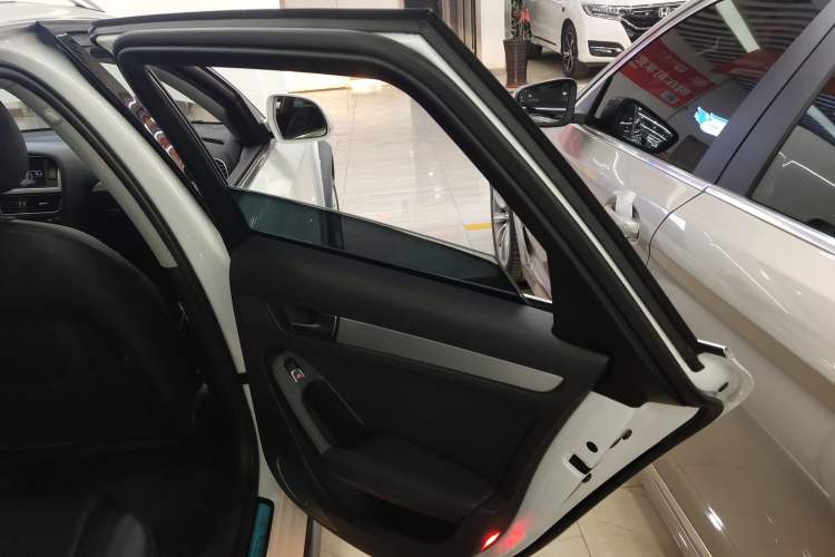 Used Audi A4 2014 40 TFSI allroad quattro plus version Right Rear Door Interior