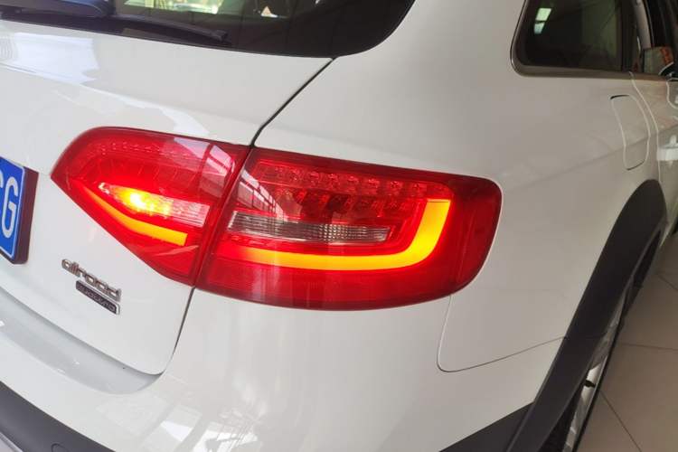 Used Audi A4 2014 40 TFSI allroad quattro plus version Right Rear Taillight
