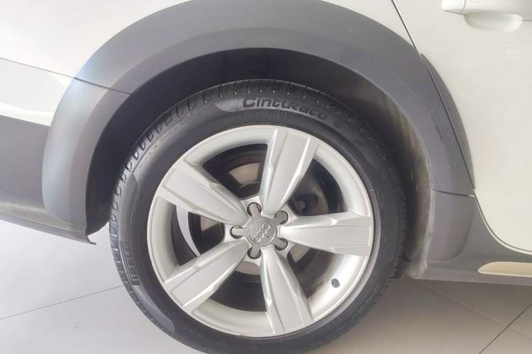 Used Audi A4 2014 40 TFSI allroad quattro plus version Right Rear Wheel Hub