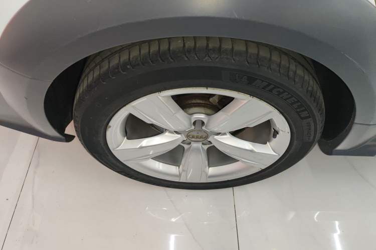 Used Audi A4 2014 40 TFSI allroad quattro plus version Right Rear Wheel Hub