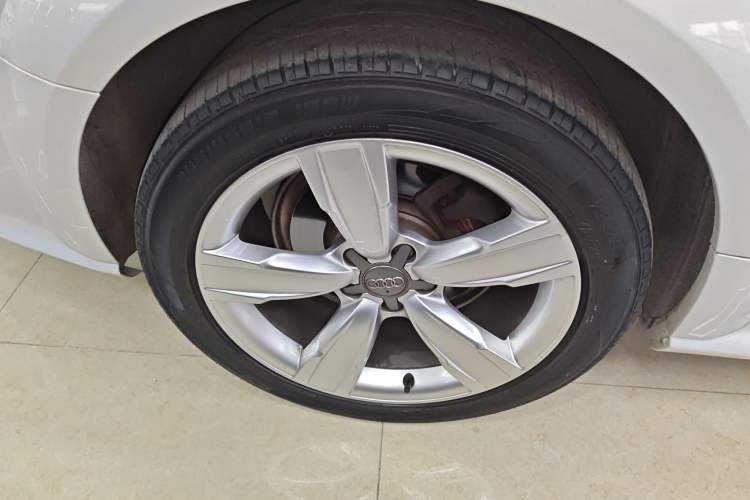 Used Audi A4 2014 40 TFSI allroad quattro plus version Right Rear Wheel Hub