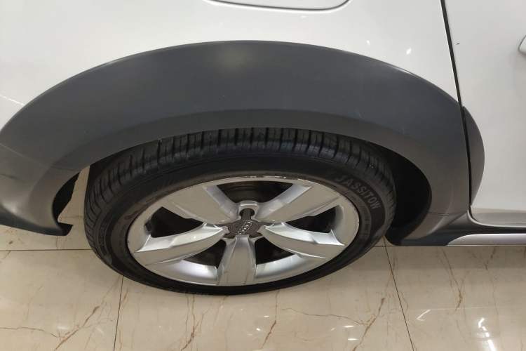 Used Audi A4 2014 40 TFSI allroad quattro plus version Right Rear Wheel Hub
