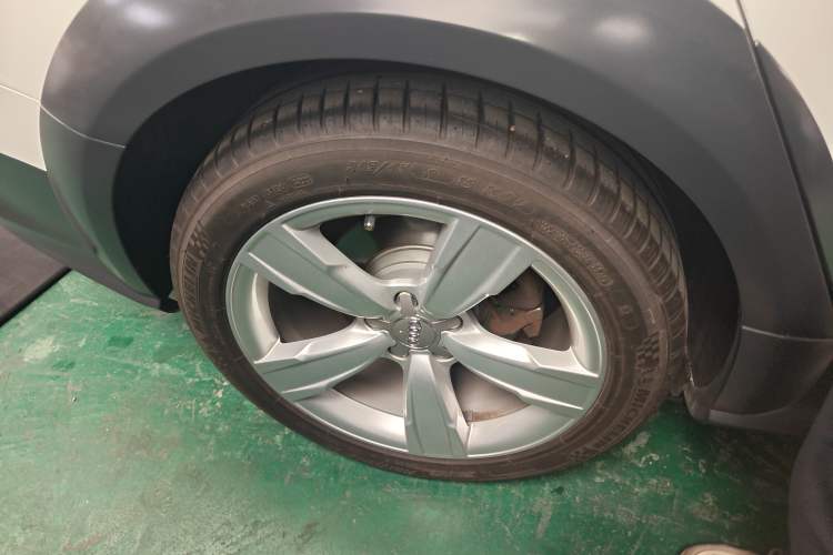 Used Audi A4 2014 40 TFSI allroad quattro plus version Right Rear Wheel Hub