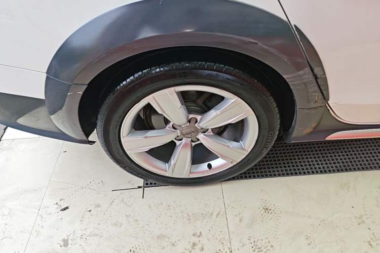Used Audi A4 2014 40 TFSI allroad quattro plus version Right Rear Wheel Hub