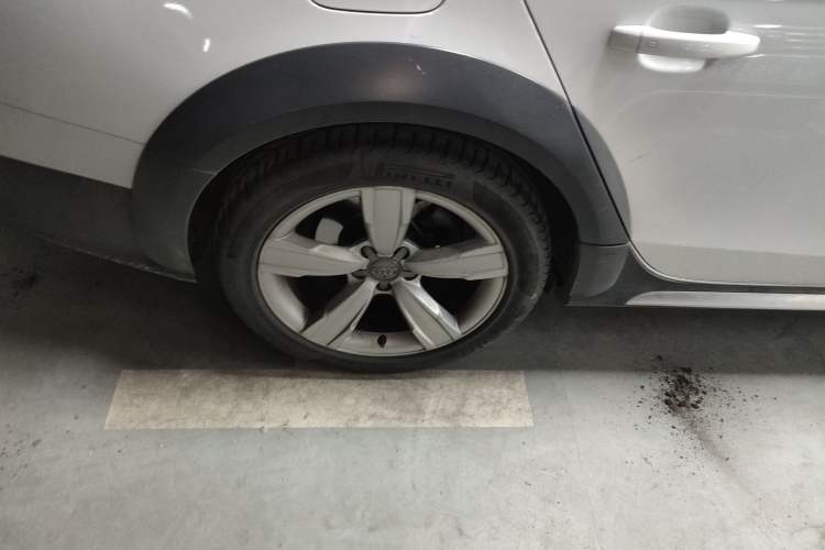 Used Audi A4 2014 40 TFSI allroad quattro plus version Right Rear Wheel Hub
