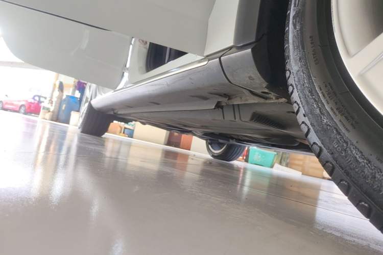 Used Audi A4 2014 40 TFSI allroad quattro plus version Right Side Sill