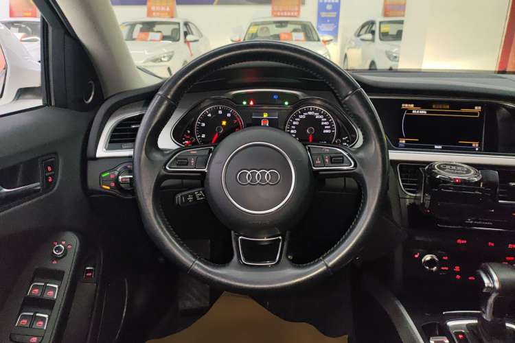 Used Audi A4 2014 40 TFSI allroad quattro plus version Steering Wheel