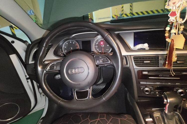 Used Audi A4 2014 40 TFSI allroad quattro plus version Steering Wheel