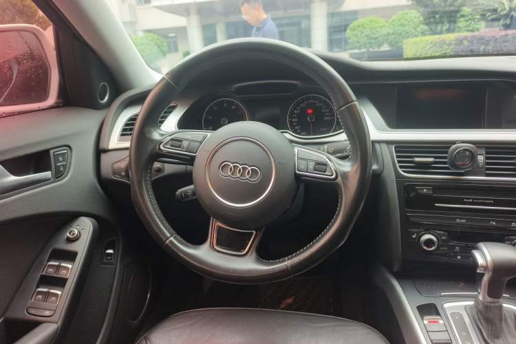 Used Audi A4 2014 40 TFSI allroad quattro plus version Steering Wheel