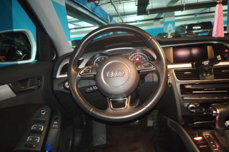 Used Audi A4 2014 40 TFSI allroad quattro plus version Steering Wheel