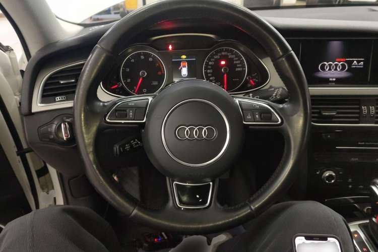 Used Audi A4 2014 40 TFSI allroad quattro plus version Steering Wheel