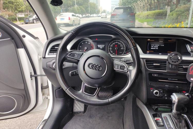 Used Audi A4 2014 40 TFSI allroad quattro plus version Steering Wheel