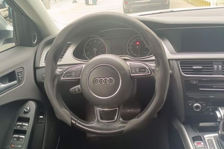 Used Audi A4 2014 40 TFSI allroad quattro plus version Steering Wheel