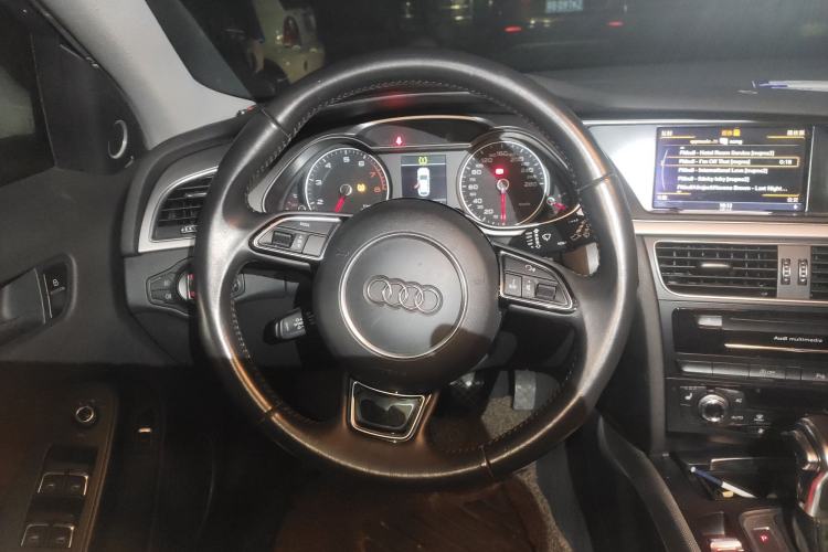 Used Audi A4 2014 40 TFSI allroad quattro plus version Steering Wheel