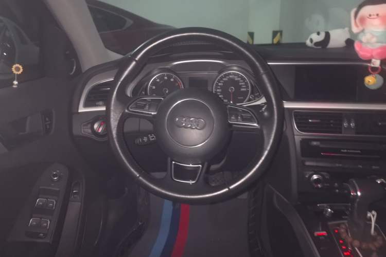 Used Audi A4 2014 40 TFSI allroad quattro plus version Steering Wheel