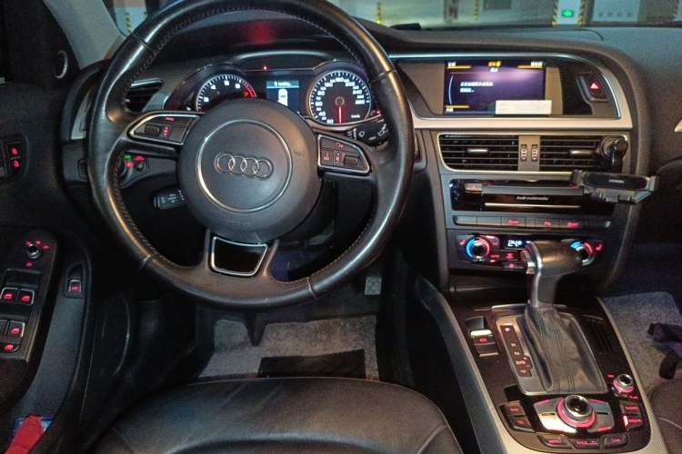 Used Audi A4 2014 40 TFSI allroad quattro plus version Steering Wheel