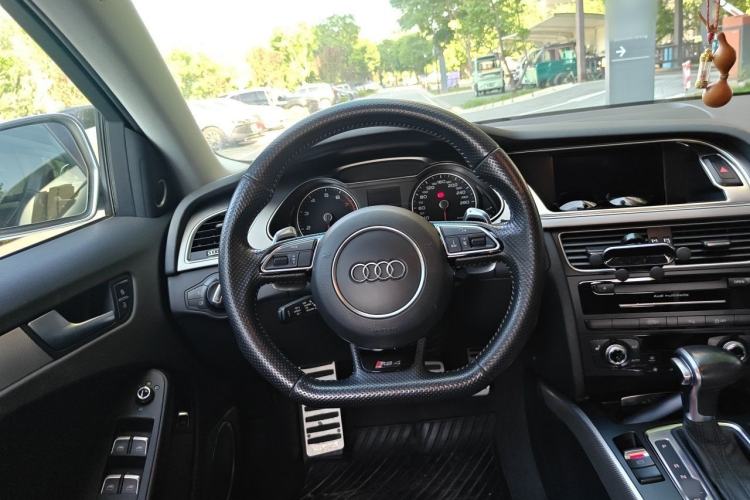 Used Audi A4 2014 40 TFSI allroad quattro plus version Steering Wheel