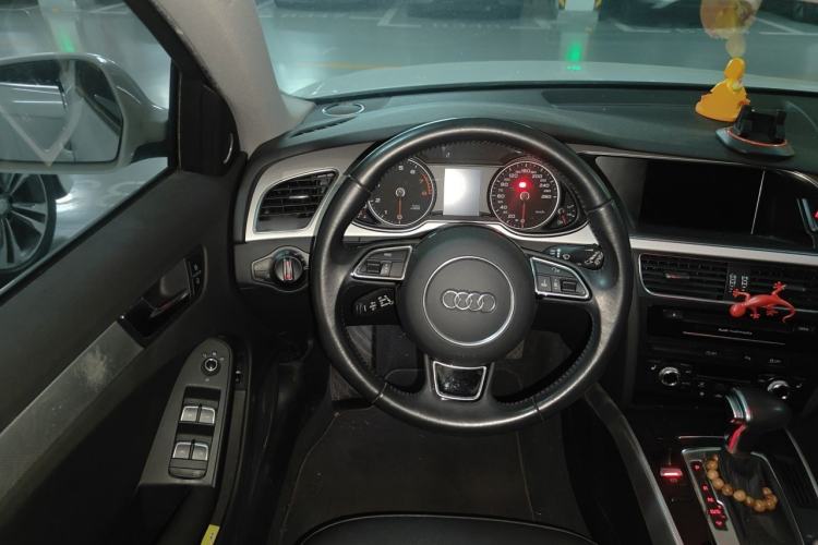 Used Audi A4 2014 40 TFSI allroad quattro plus version Steering Wheel