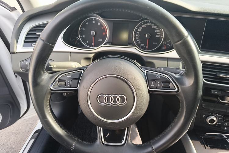 Used Audi A4 2014 40 TFSI allroad quattro plus version Steering Wheel