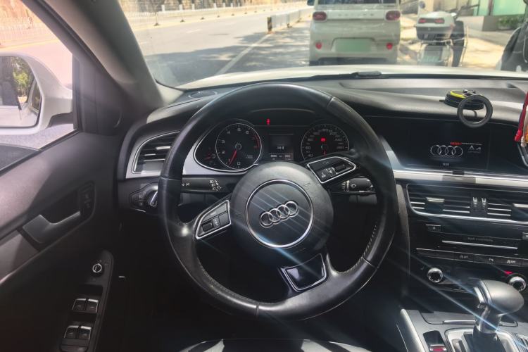 Used Audi A4 2014 40 TFSI allroad quattro plus version Steering Wheel