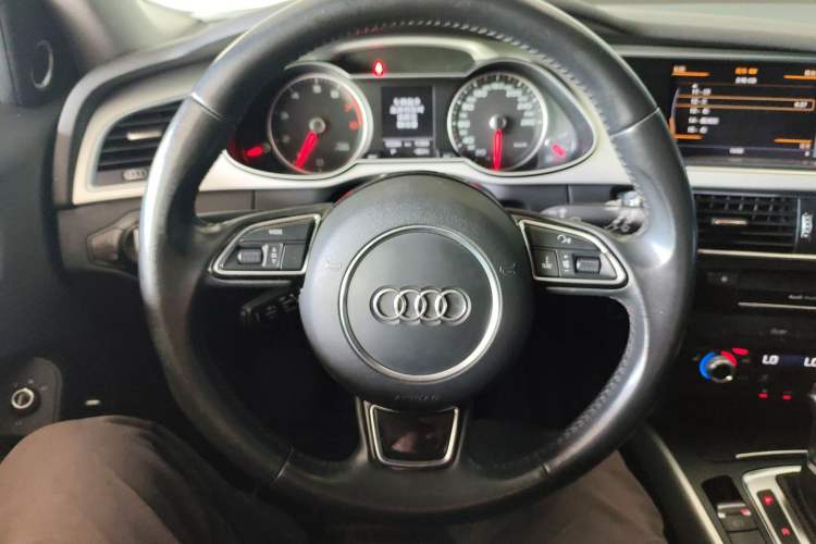 Used Audi A4 2014 40 TFSI allroad quattro plus version Steering Wheel