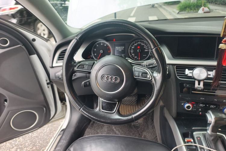 Used Audi A4 2014 40 TFSI allroad quattro plus version Steering Wheel