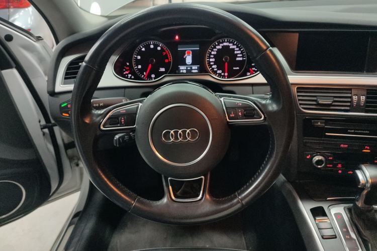 Used Audi A4 2014 40 TFSI allroad quattro plus version Steering Wheel