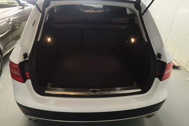 Used Audi A4 2014 40 TFSI allroad quattro plus version Trunk