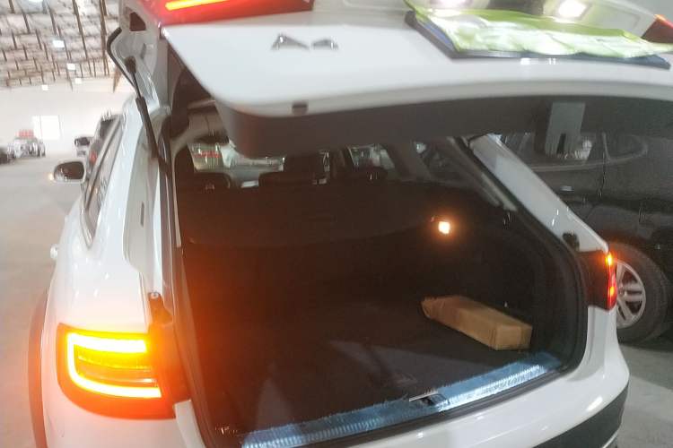 Used Audi A4 2014 40 TFSI allroad quattro plus version Trunk
