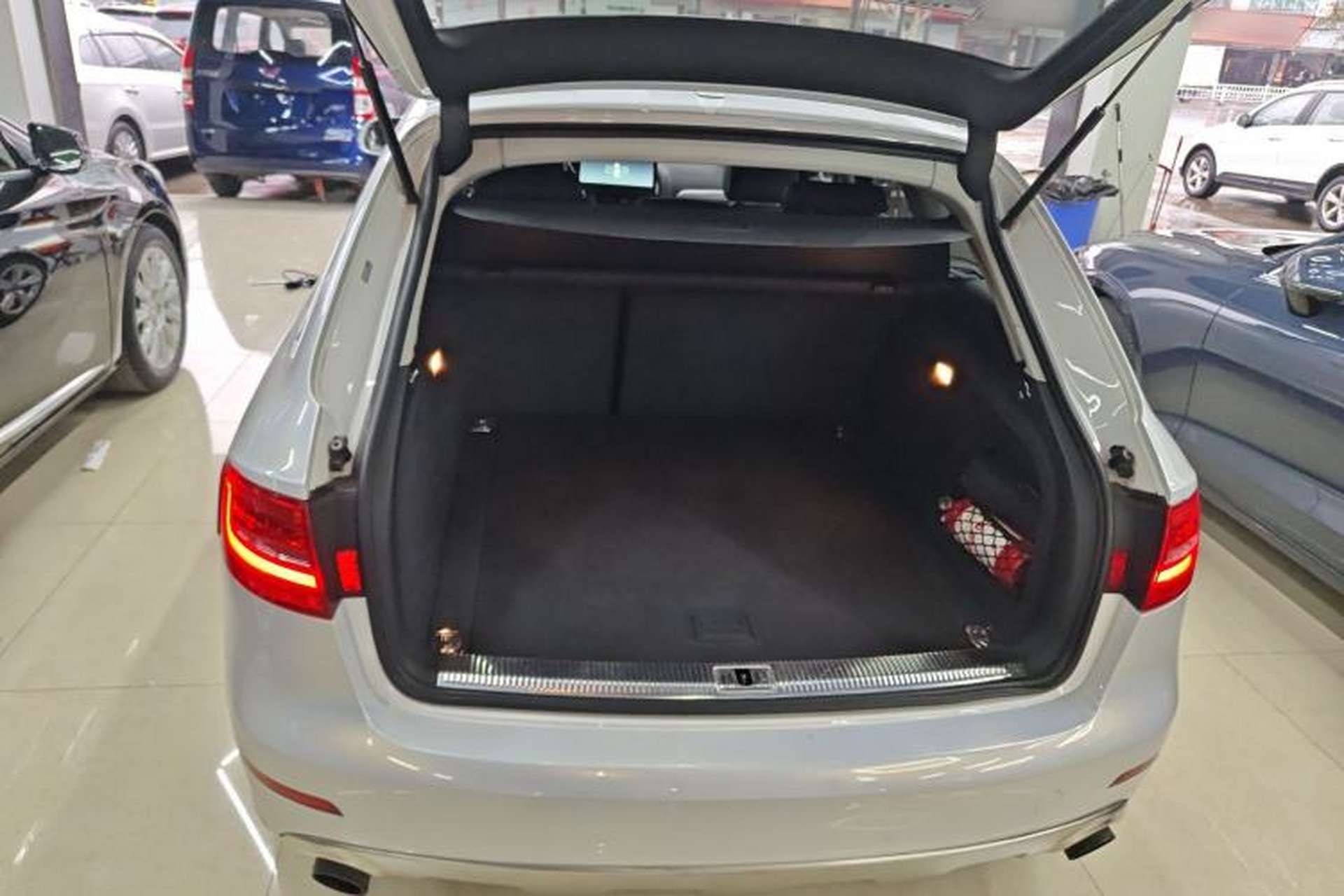 Used Audi A4 2014 40 TFSI allroad quattro plus version Trunk