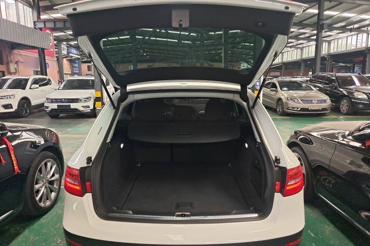 Used Audi A4 2014 40 TFSI allroad quattro plus version Trunk