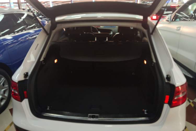 Used Audi A4 2014 40 TFSI allroad quattro plus version Trunk