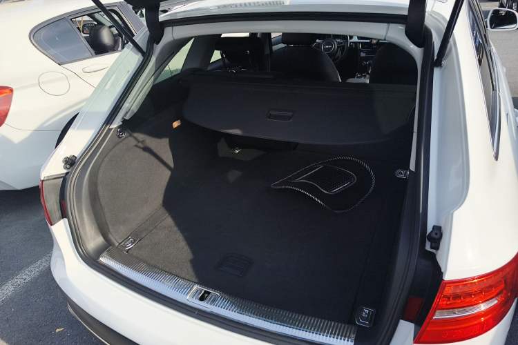 Used Audi A4 2014 40 TFSI allroad quattro plus version Trunk